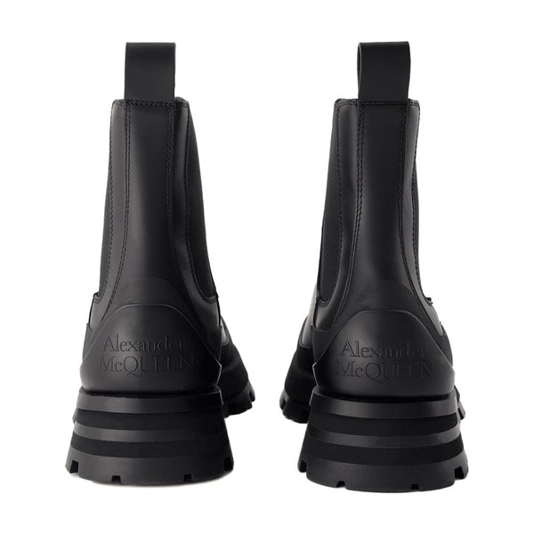 Alexander McQueen Calfskin ankle boot in black