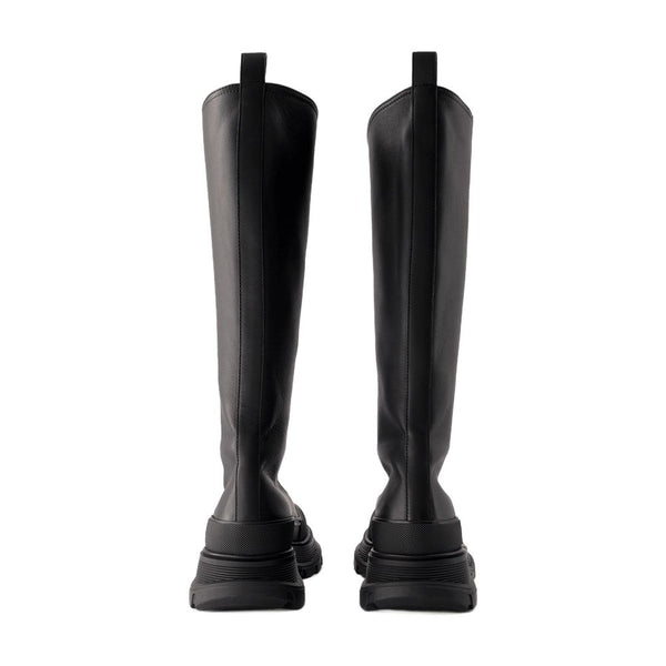 Alexander McQueen Leather boot in black