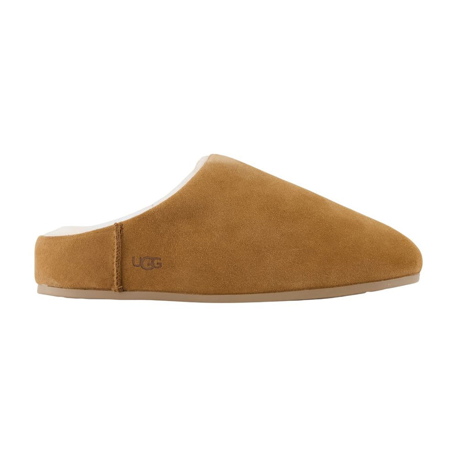 UGG Lambskin slipper in brown