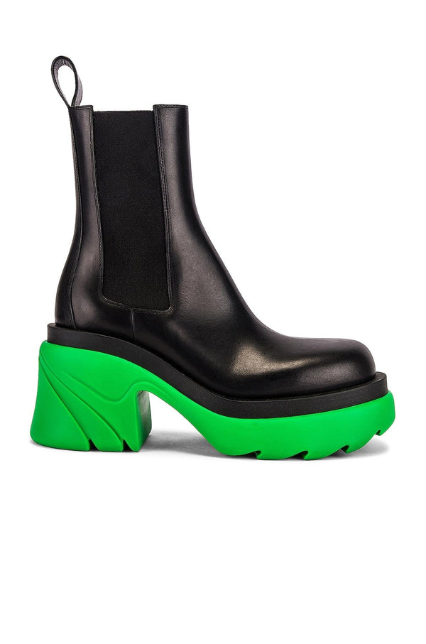 Bottega Veneta Calfskin chelsea boot in black