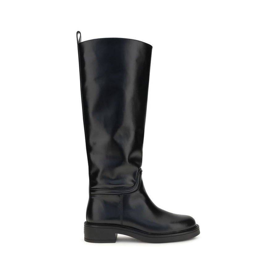 Stuart Weitzman 100% Calf Leather Bos Taurus boot in black