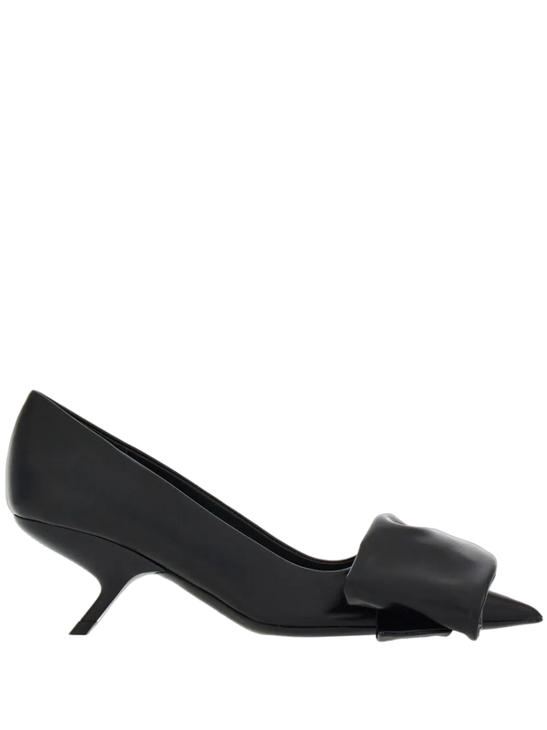 Ferragamo Leather pump in black