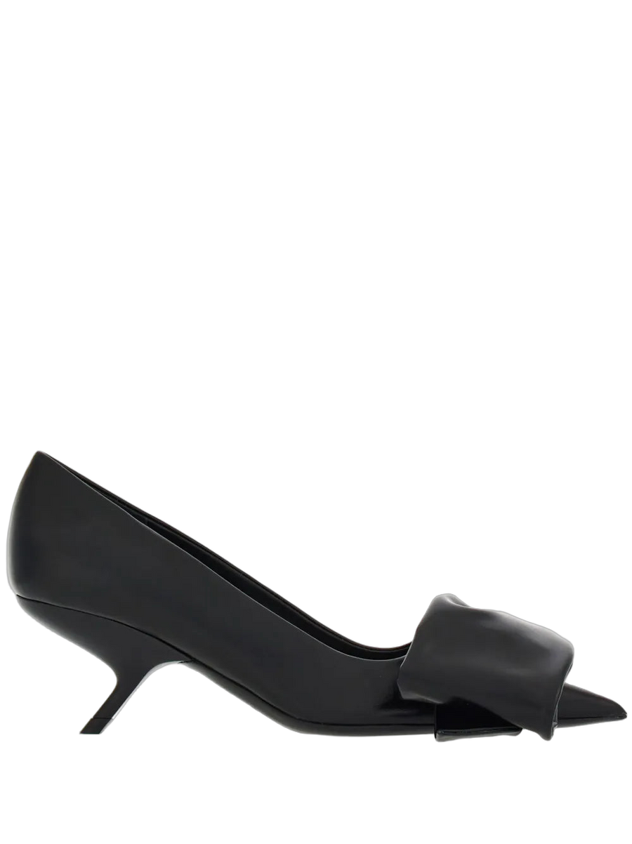 Ferragamo Leather pump in black
