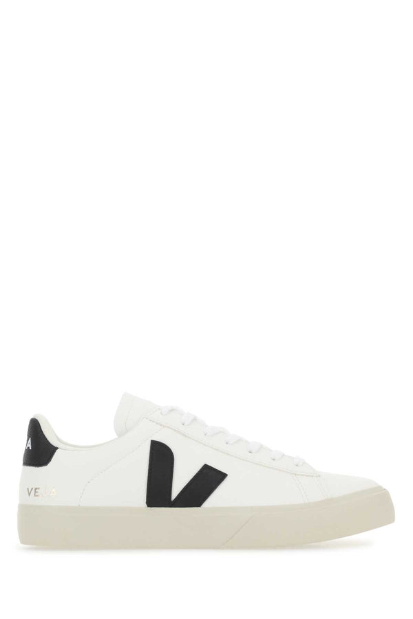 Veja Extwhibla Exterior: 100% Chromefree leather. Interior: 100% Recycled polyester. Sole: 31% Amazonian rubber sneaker in white