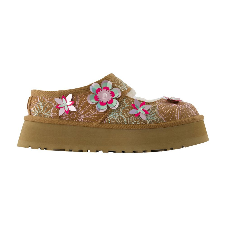 UGG Calfskin slide in brown