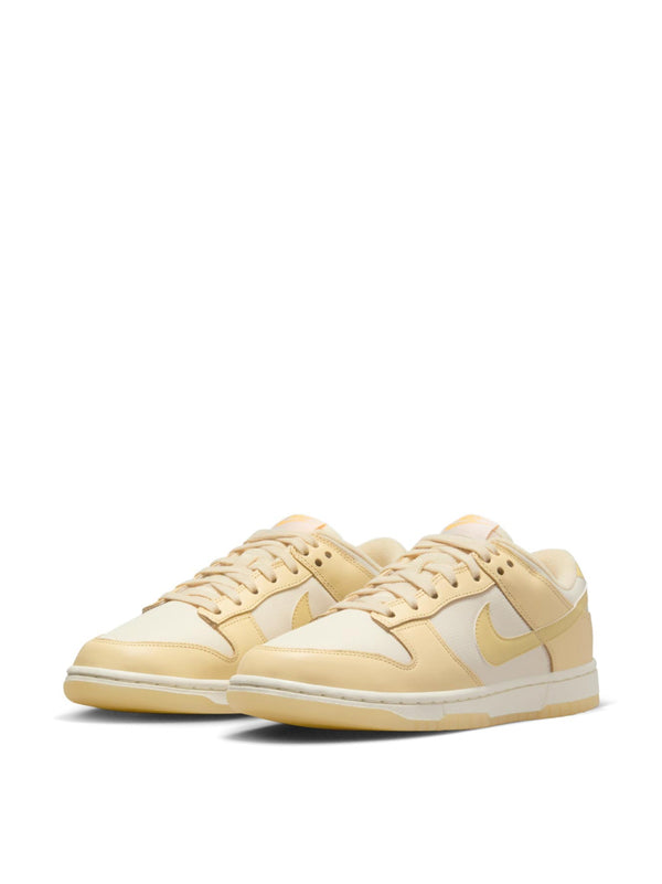 Nike Leather sneaker in beige