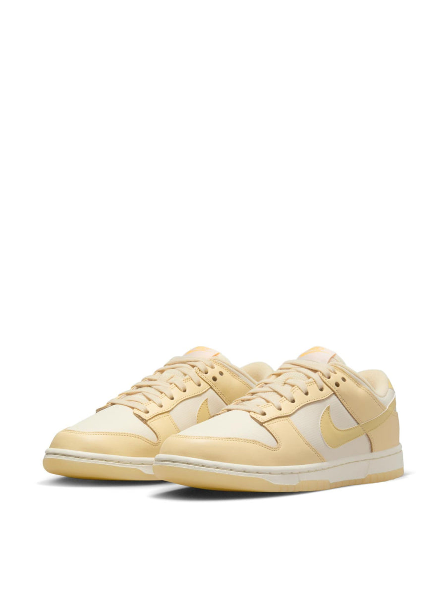 Nike Leather sneaker in beige