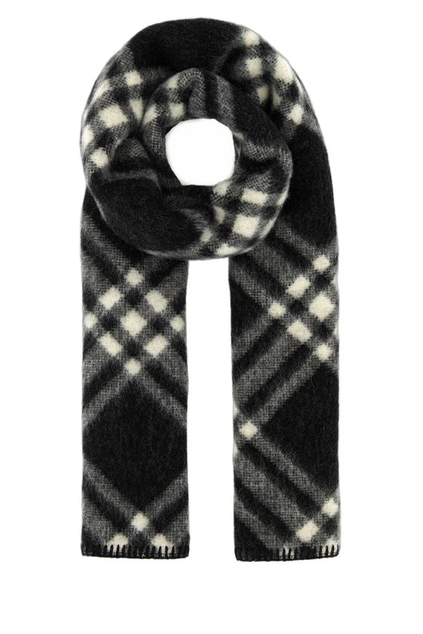 Burberry 100% Wool scarf in black