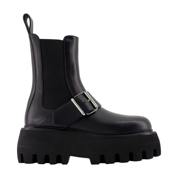 Alexander McQueen calfskin boot in black