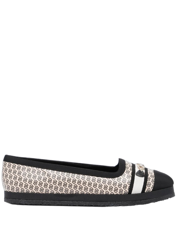 Ferragamo Leather ballerina flat in black
