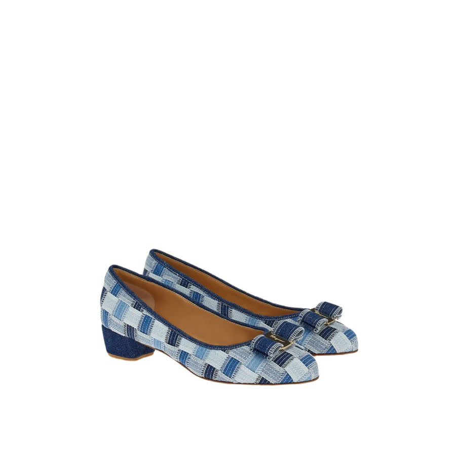 Ferragamo pump in blue