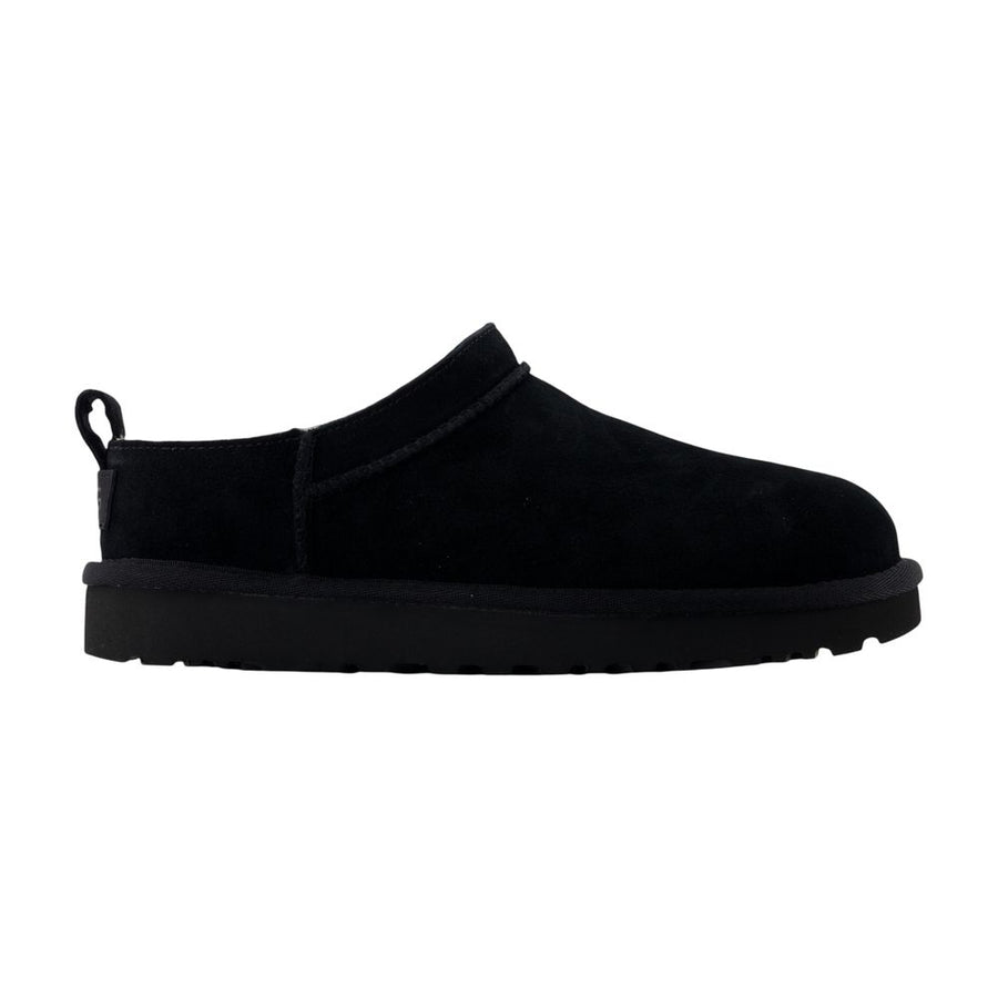 UGG Calfskin slipper in black