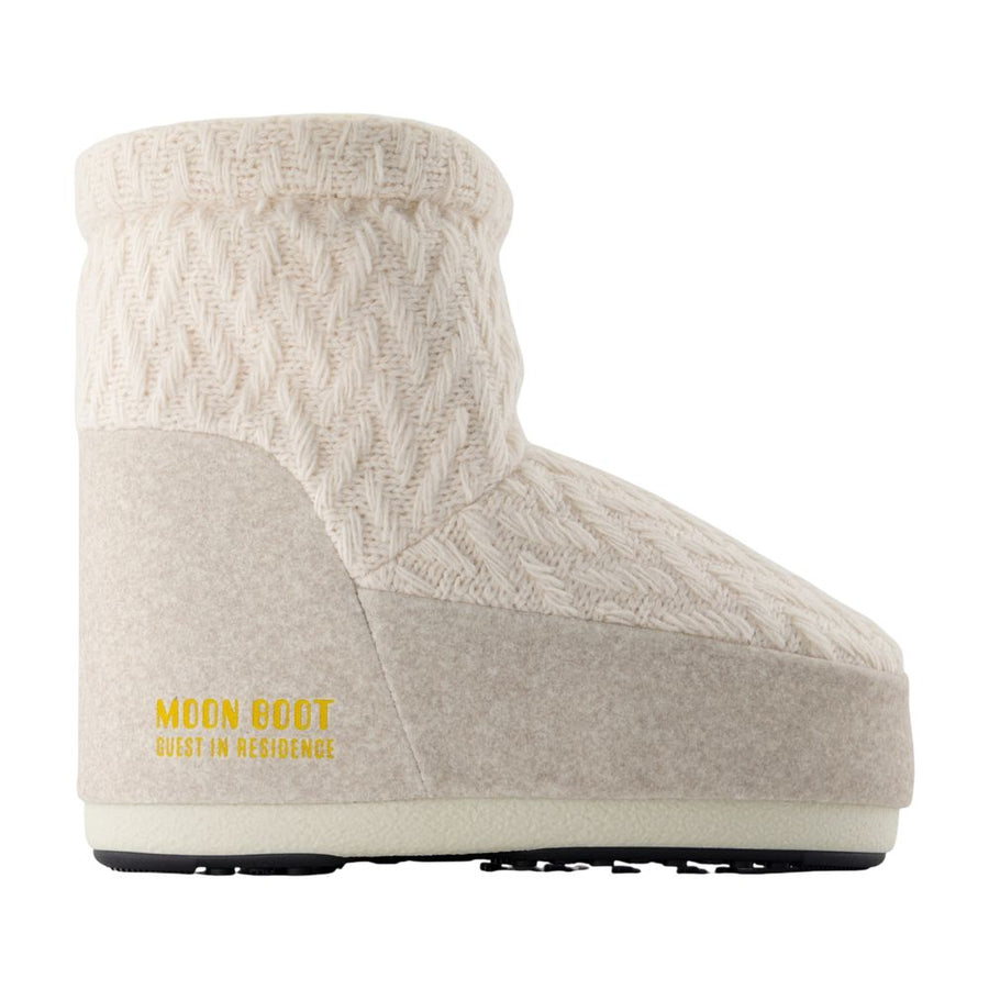 Moon Boot Acrylic boot in white