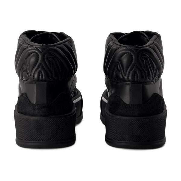 Alexander McQueen Calfskin sneaker in black