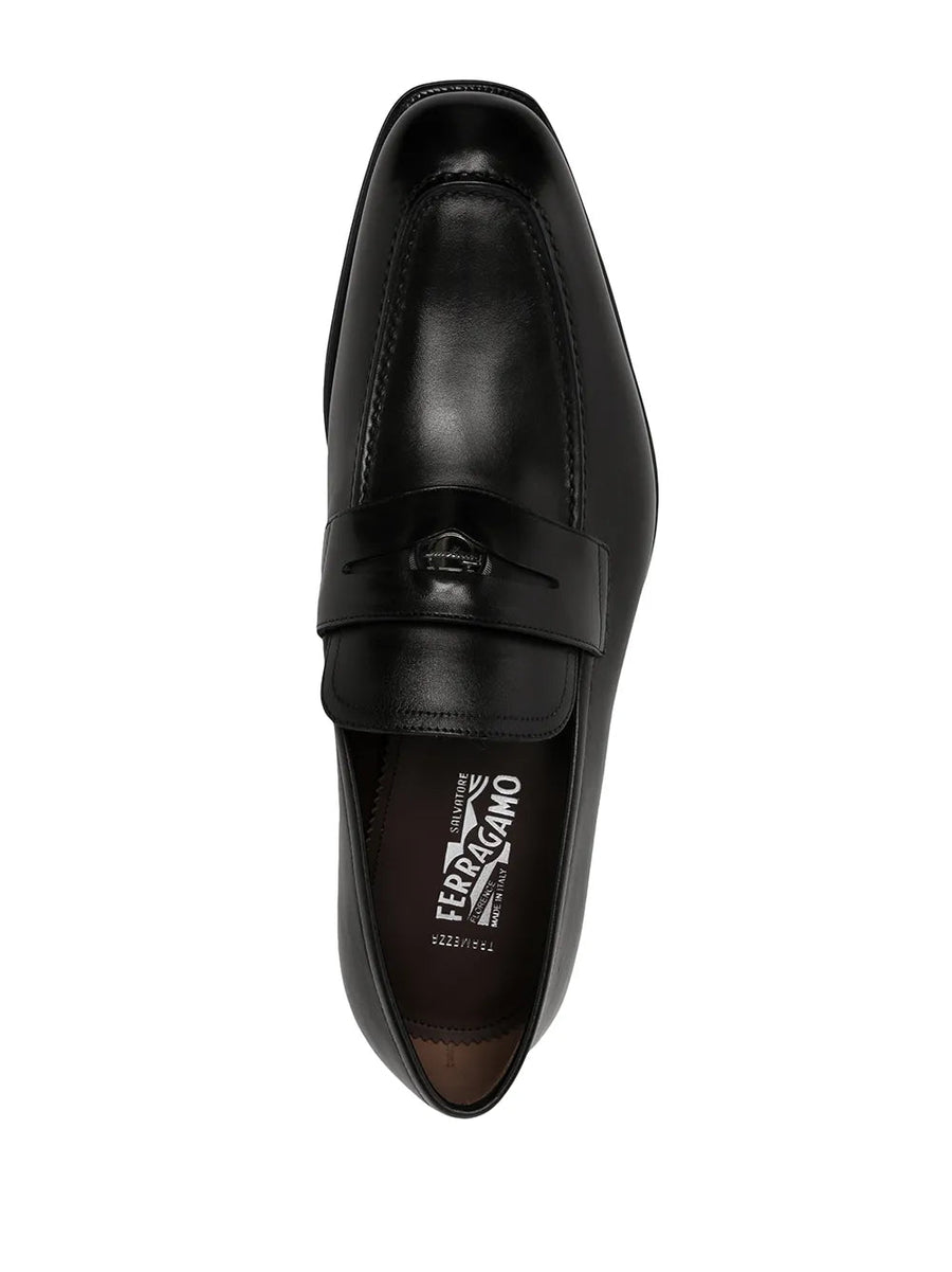 Ferragamo leather loafer in black