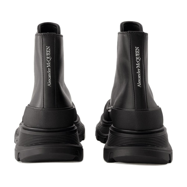 Alexander McQueen leather ankle boot in black