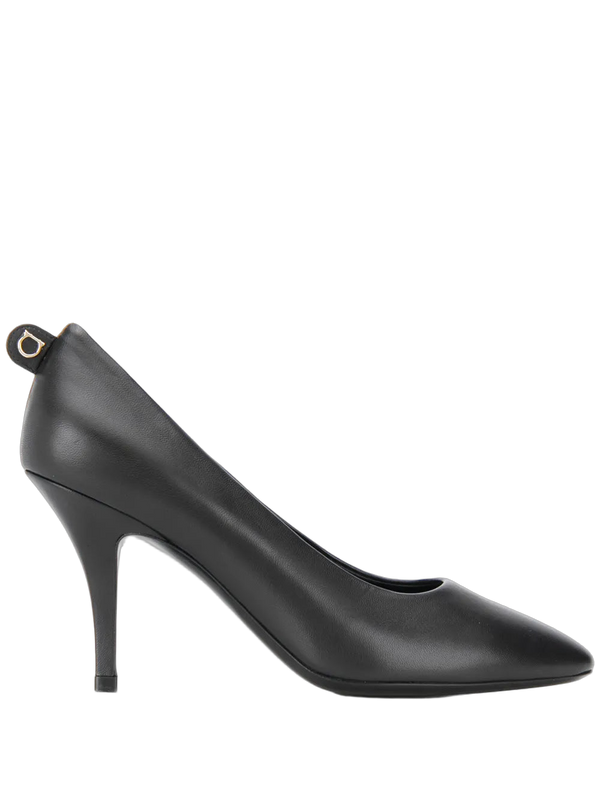 Ferragamo Leather pump in black
