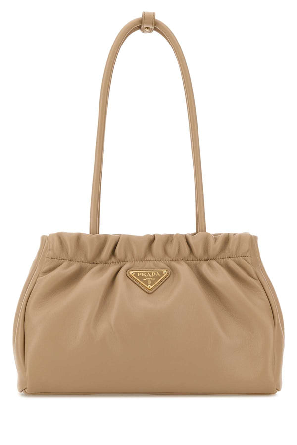 Prada Mano Exterior: 100% Nappa leather; Lining: 100% Fabric; Finishing: Golden metal shoulder bag in beige