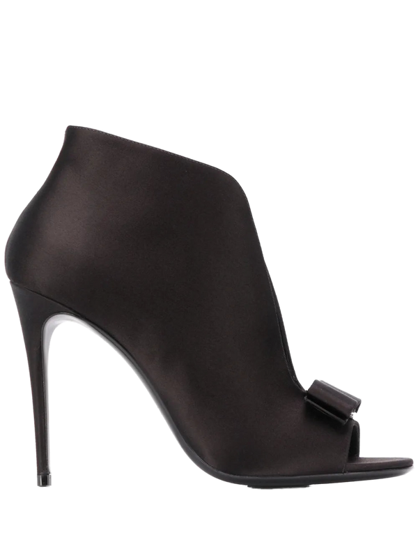 Ferragamo pumps in black