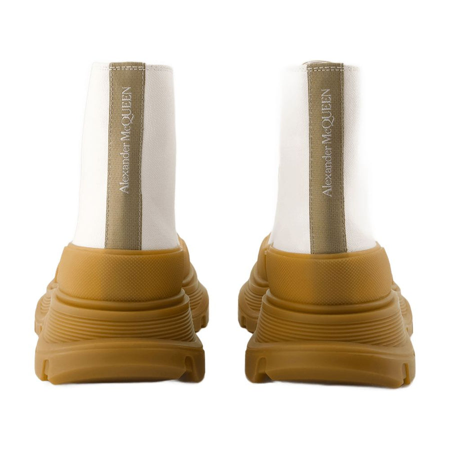 Alexander McQueen Calfskin ankle boot in beige