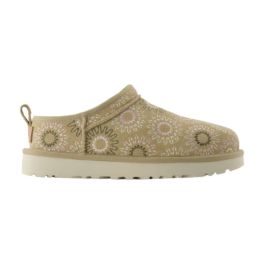 UGG Calfskin slipper in beige
