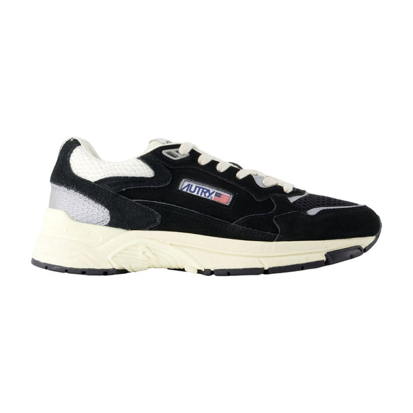 Autry Calfskin sneaker in black