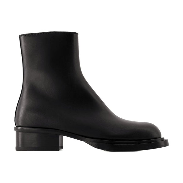 Alexander McQueen leather ankle boot in black