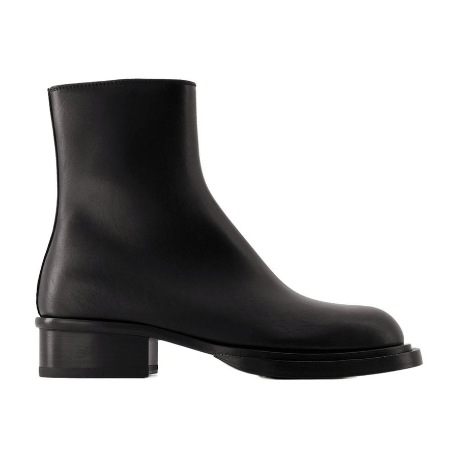 Alexander McQueen leather ankle boot in black