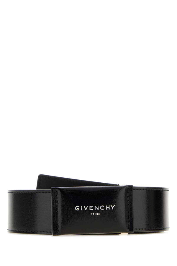 Givenchy Antigona Exterior: 100% Calf Finishing: Silver metal belt in black