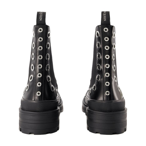 Alexander McQueen Leather boot in black