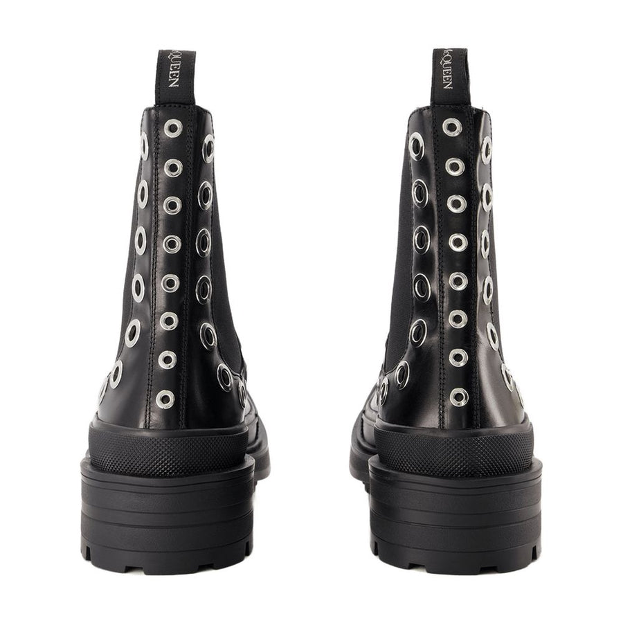 Alexander McQueen Leather boot in black