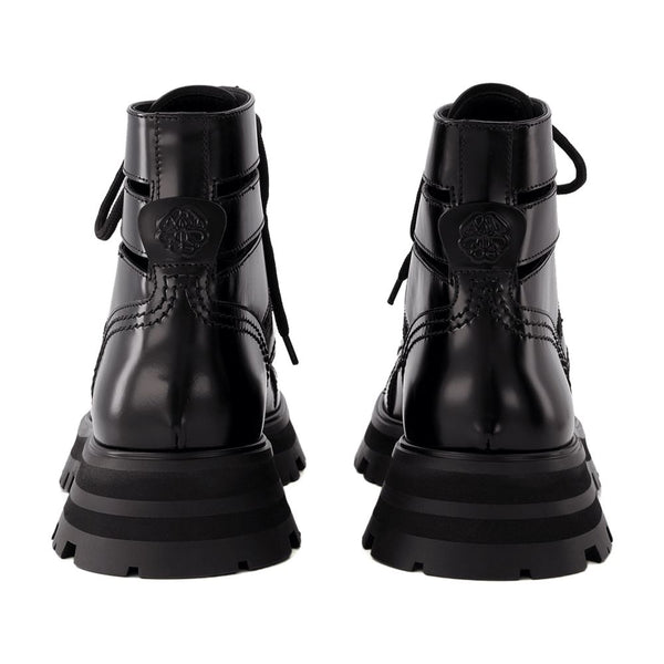 Alexander McQueen leather ankle boot in black