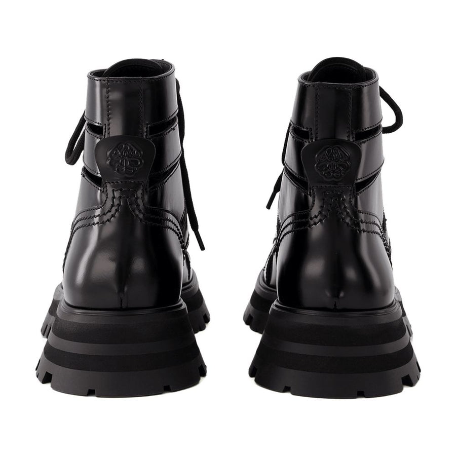 Alexander McQueen leather ankle boot in black