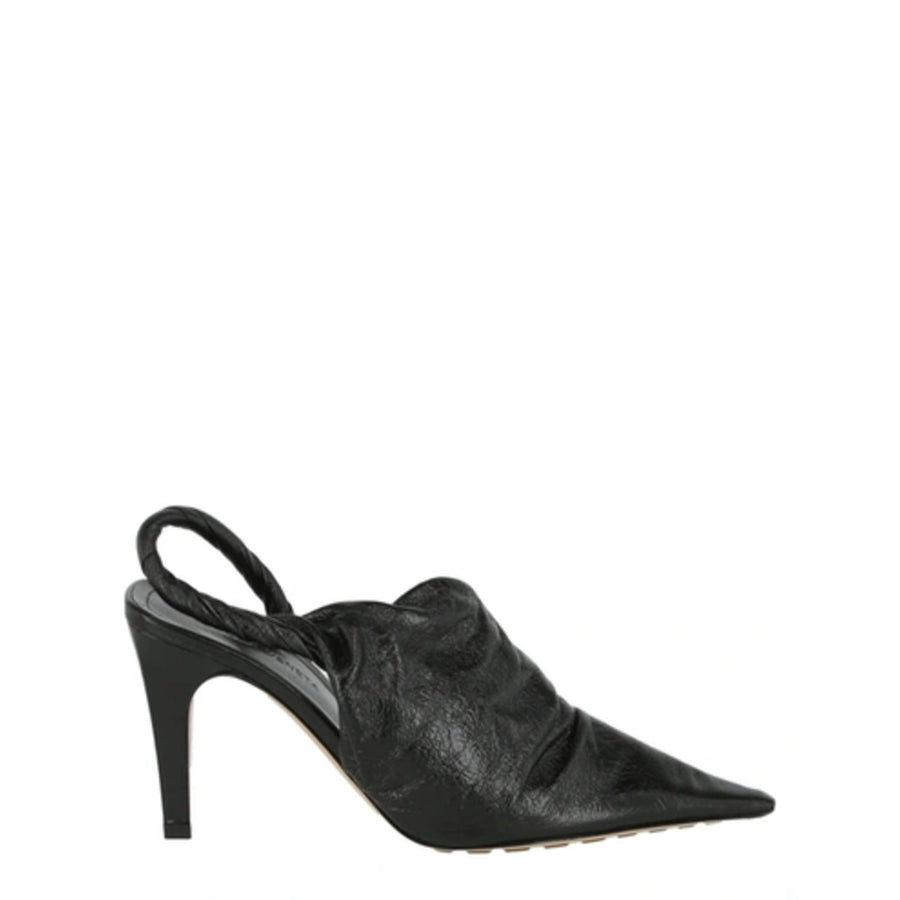 Bottega Veneta Leather pump in black