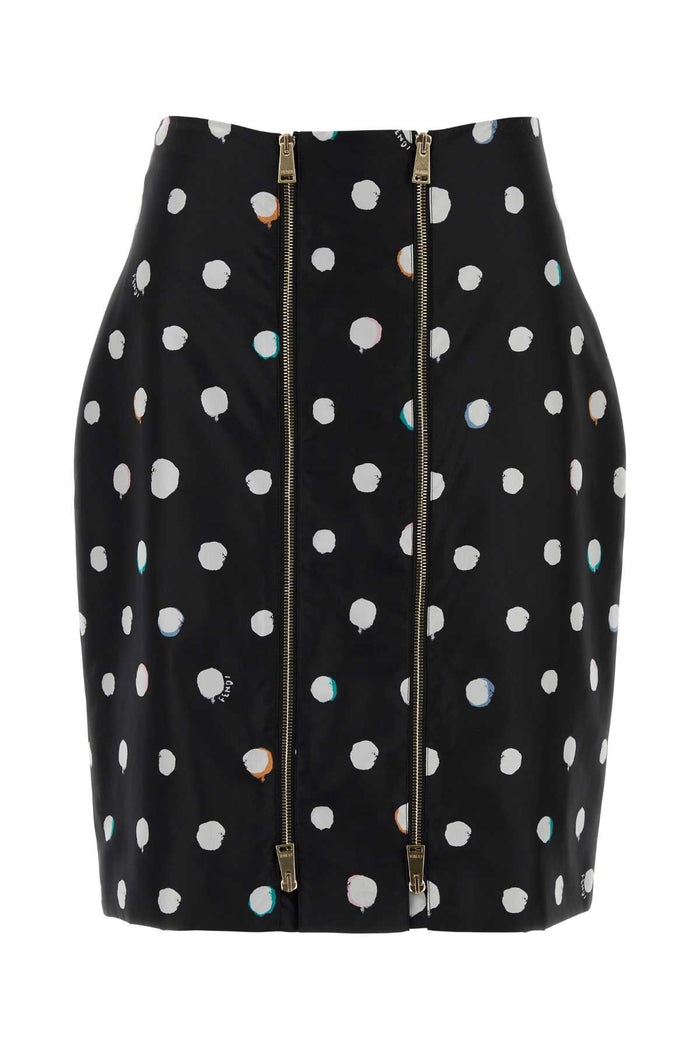 Dots Exterior: Silk Gonne