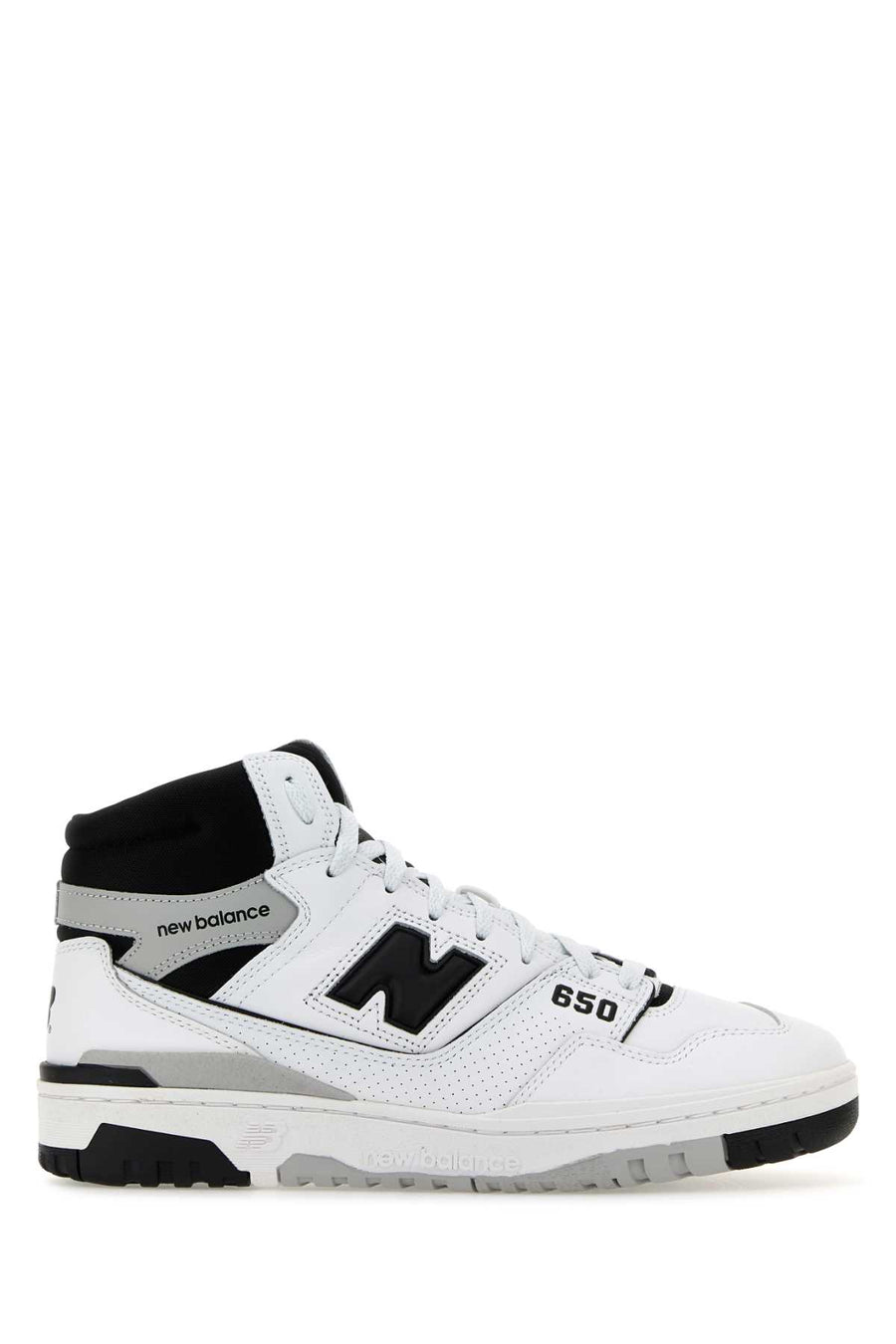 New Balance Exterior: 100% Leather sneaker in white