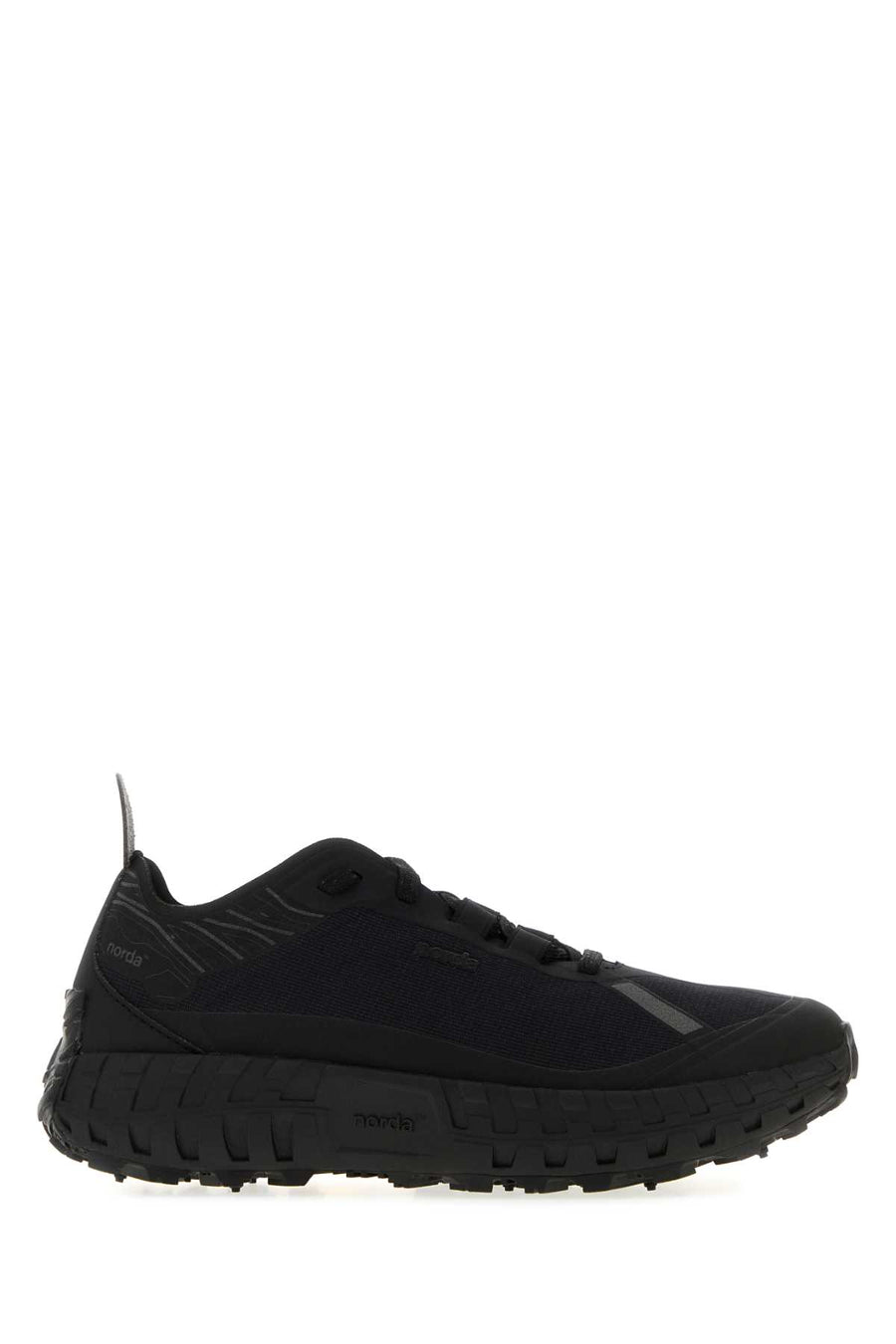 Norda 100% Canvas exterior sneaker in black