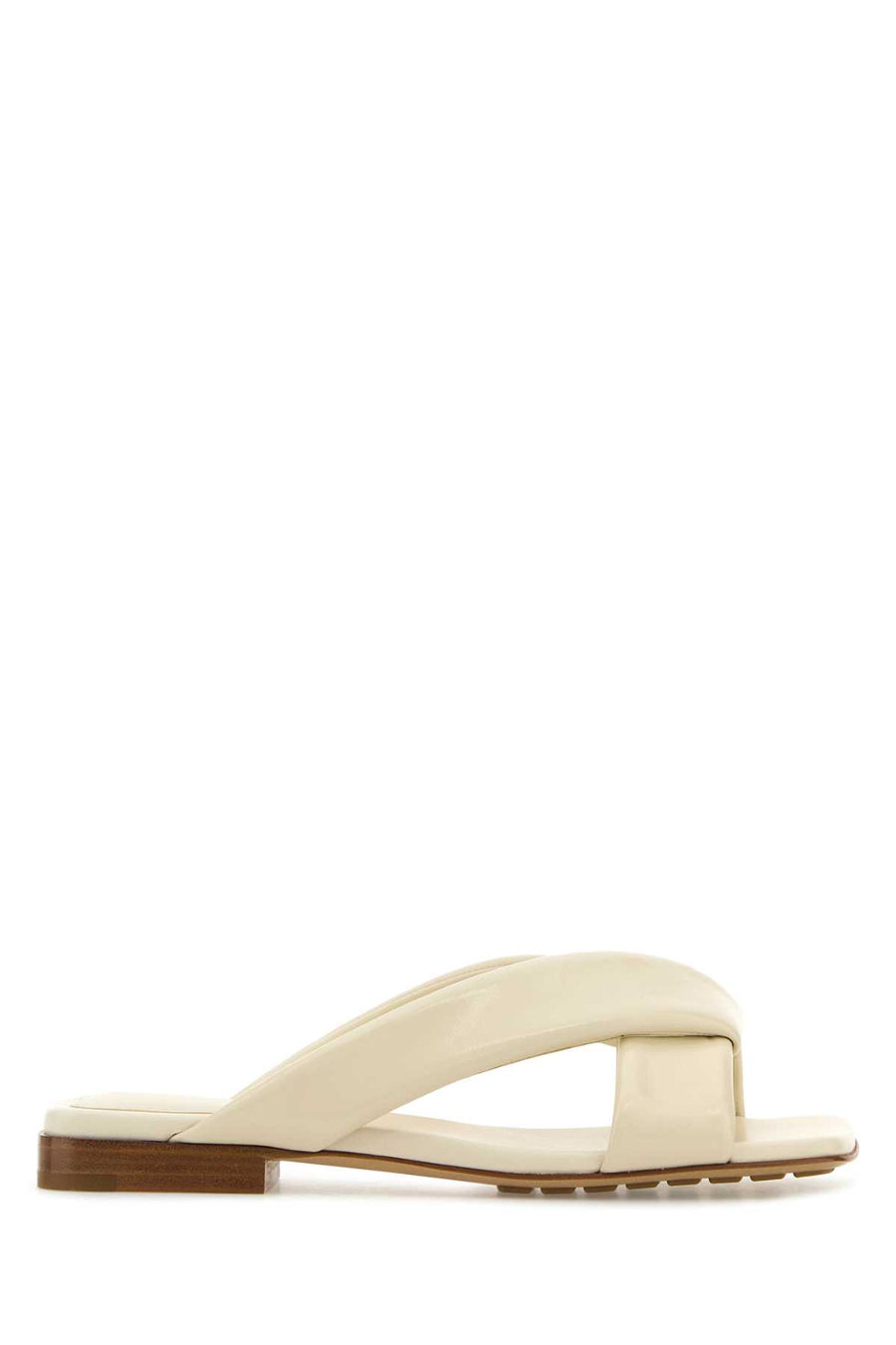 Bottega Veneta Flat Exterior: 100% Calf flat in beige