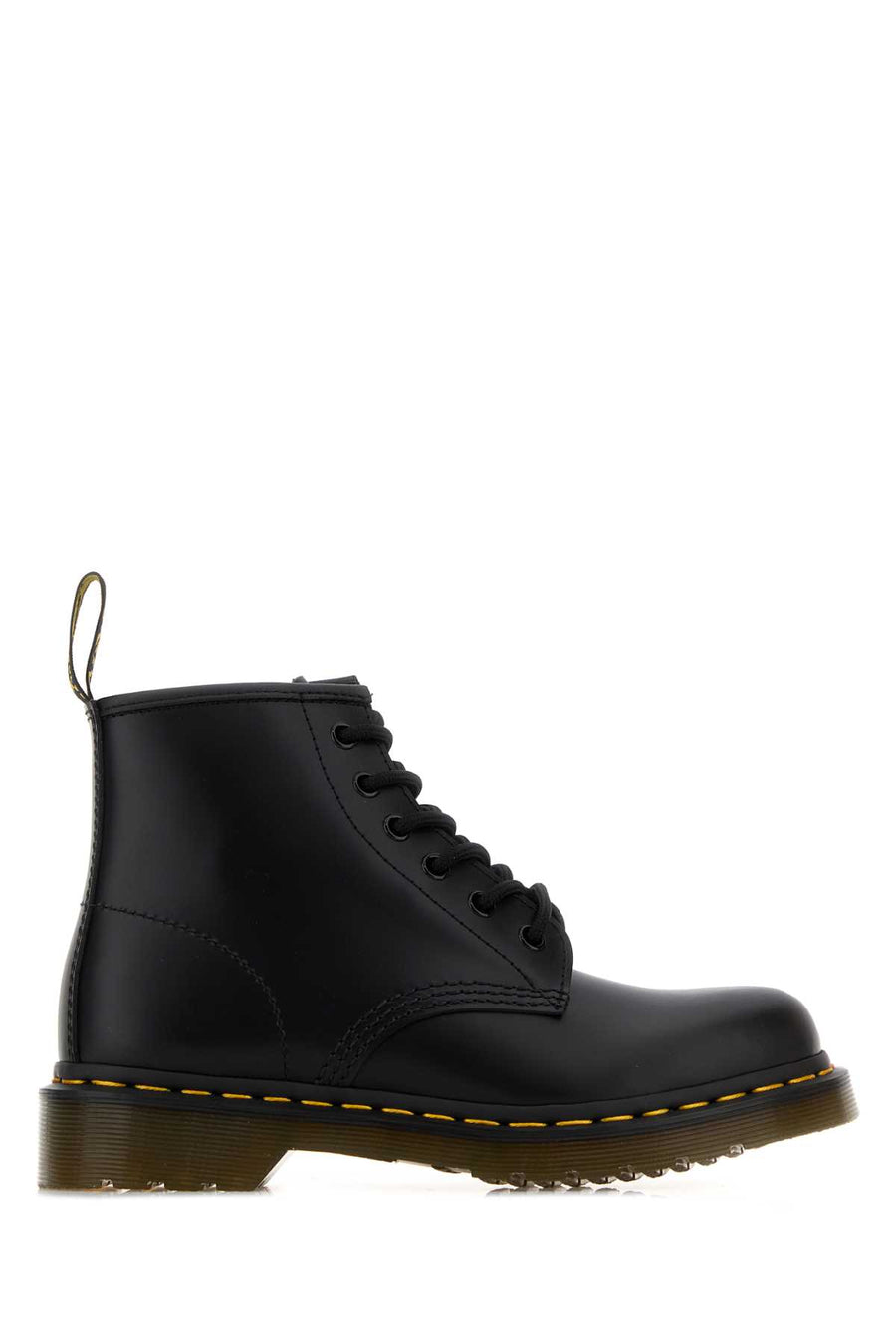 Dr Martens Boot Exterior: 100% Leather boot in black