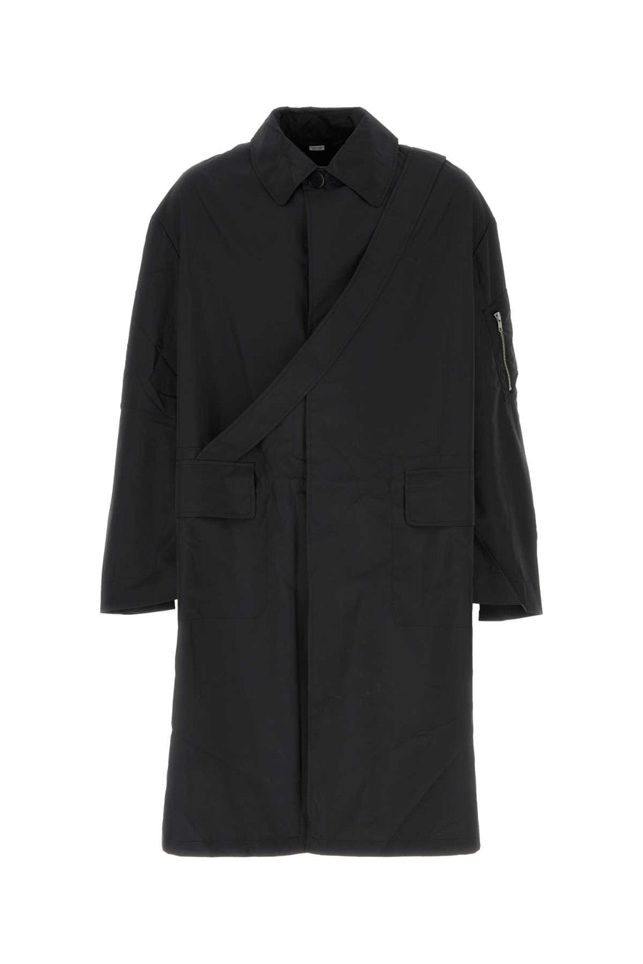 Random Identities Exterior: 100% Polyester; Lining: 100% Polyester coat in black