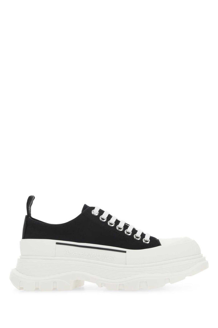 1070 Sneaker