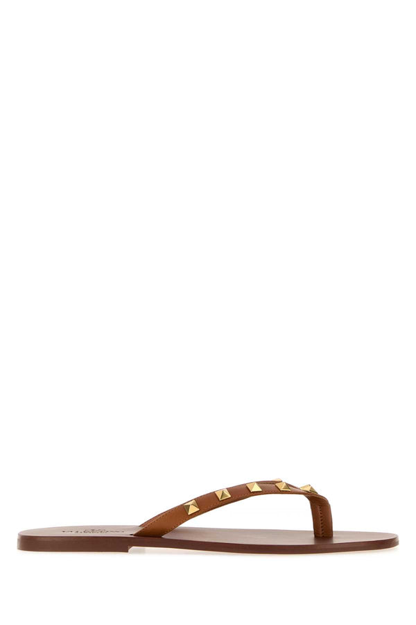 Valentino Garavani Rockstud Leather thong flat in brown