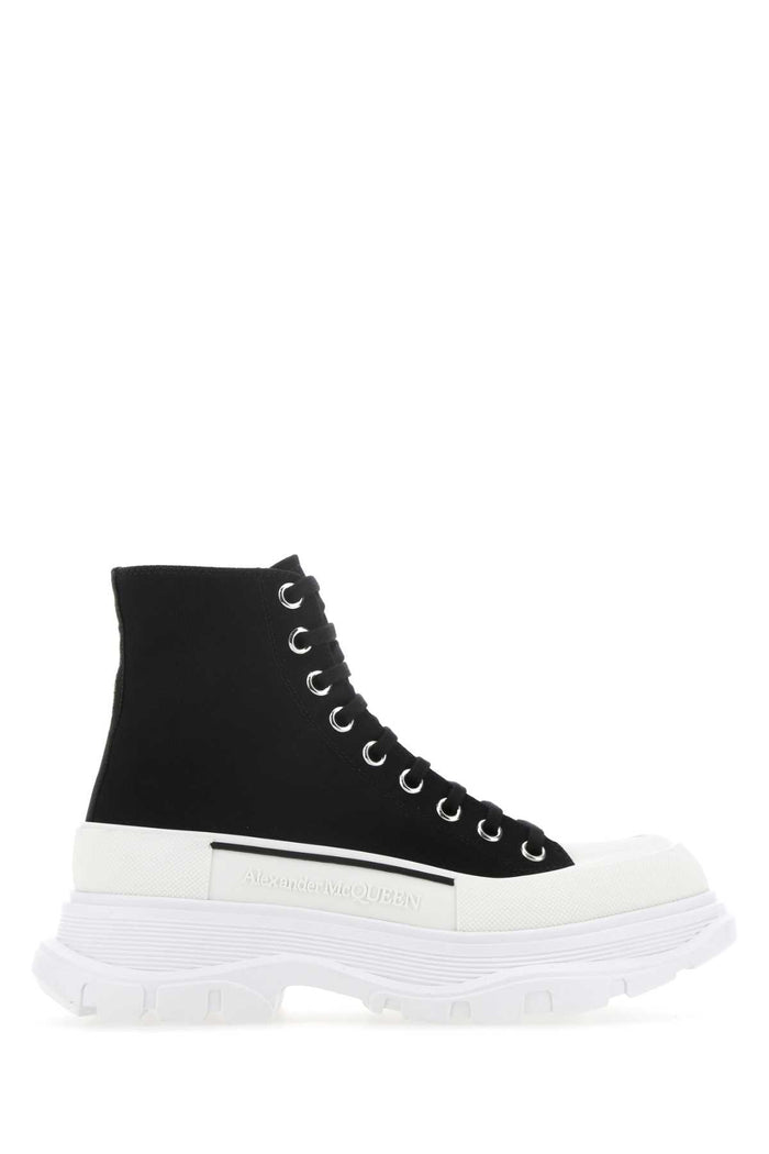 1070 Sneaker