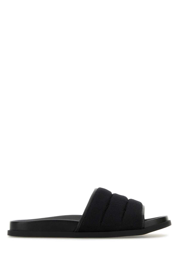 Gucci Rhein Exterior: 100% Fabric. Interior: 100% Leather. Sole: Rubber slipper in black