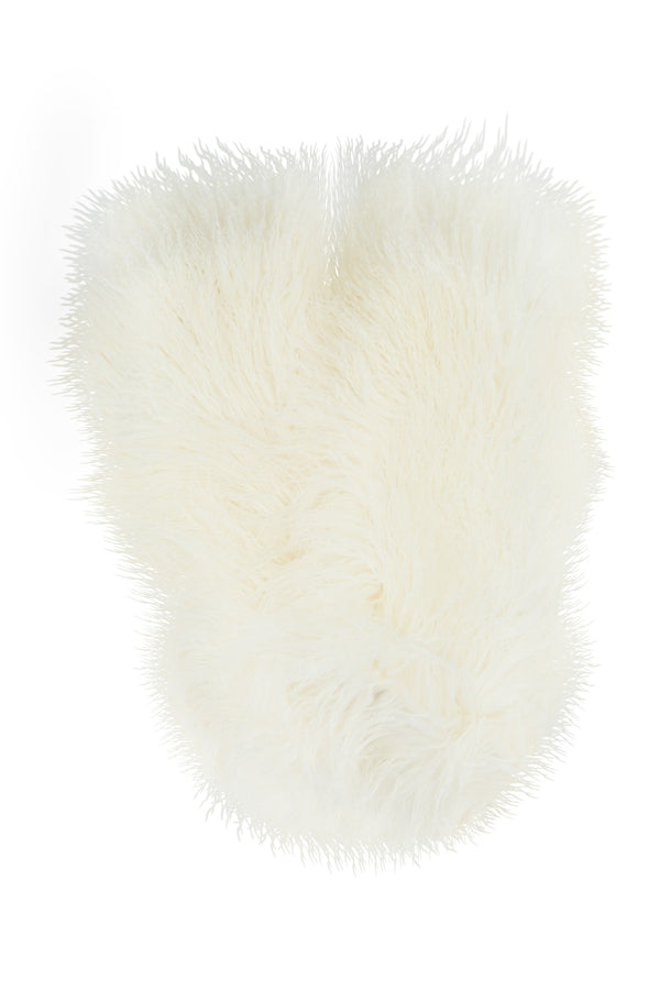 Monot Shearling shawl in white