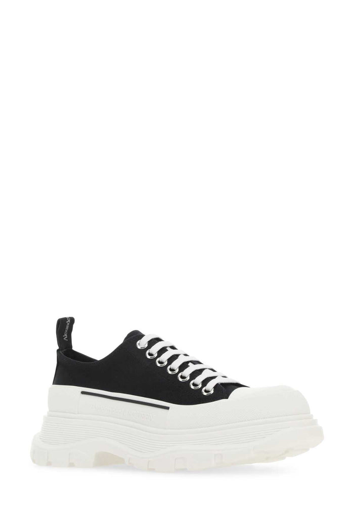 1070 Sneaker