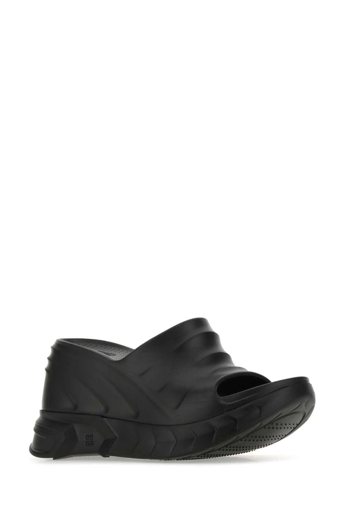 001 100 % Rubber Sandali