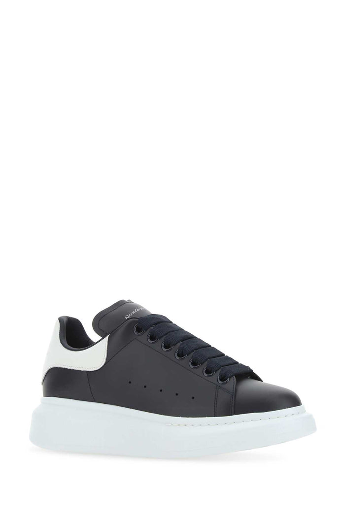 1070 Sneaker