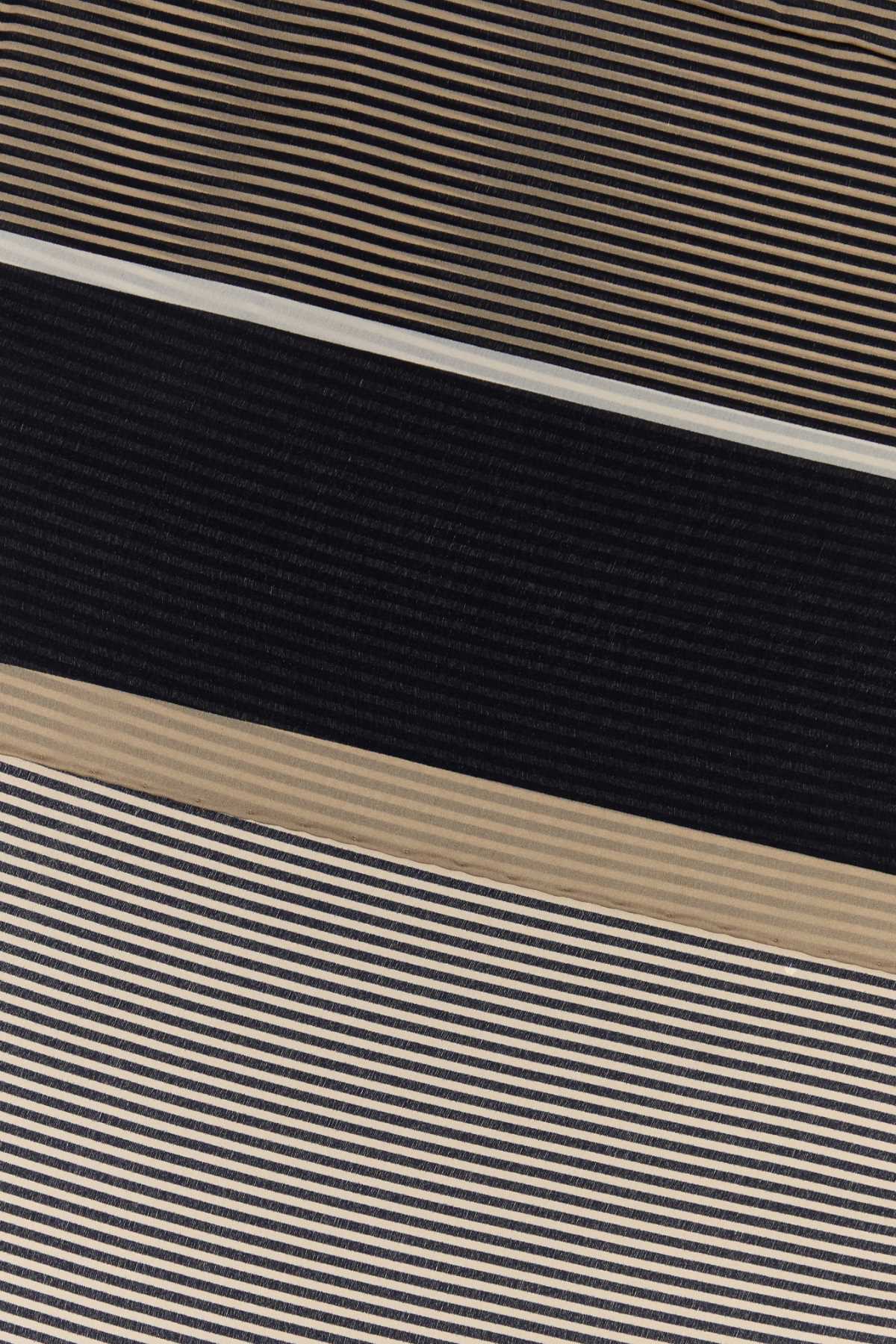 Navyivory Exterior: Silk Sciarpe E Foulard
