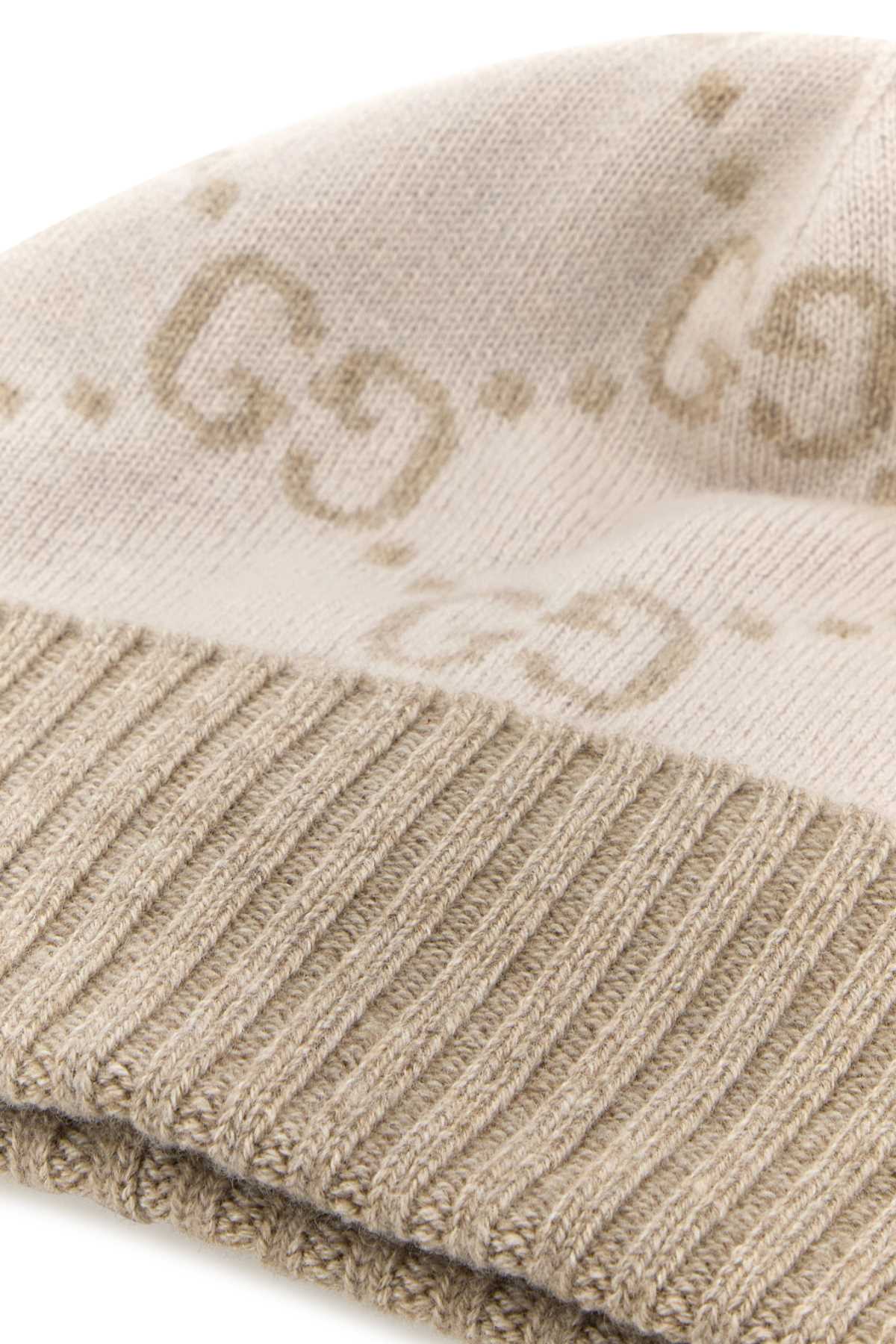 9165 Exterior: Cashmere Cuffie